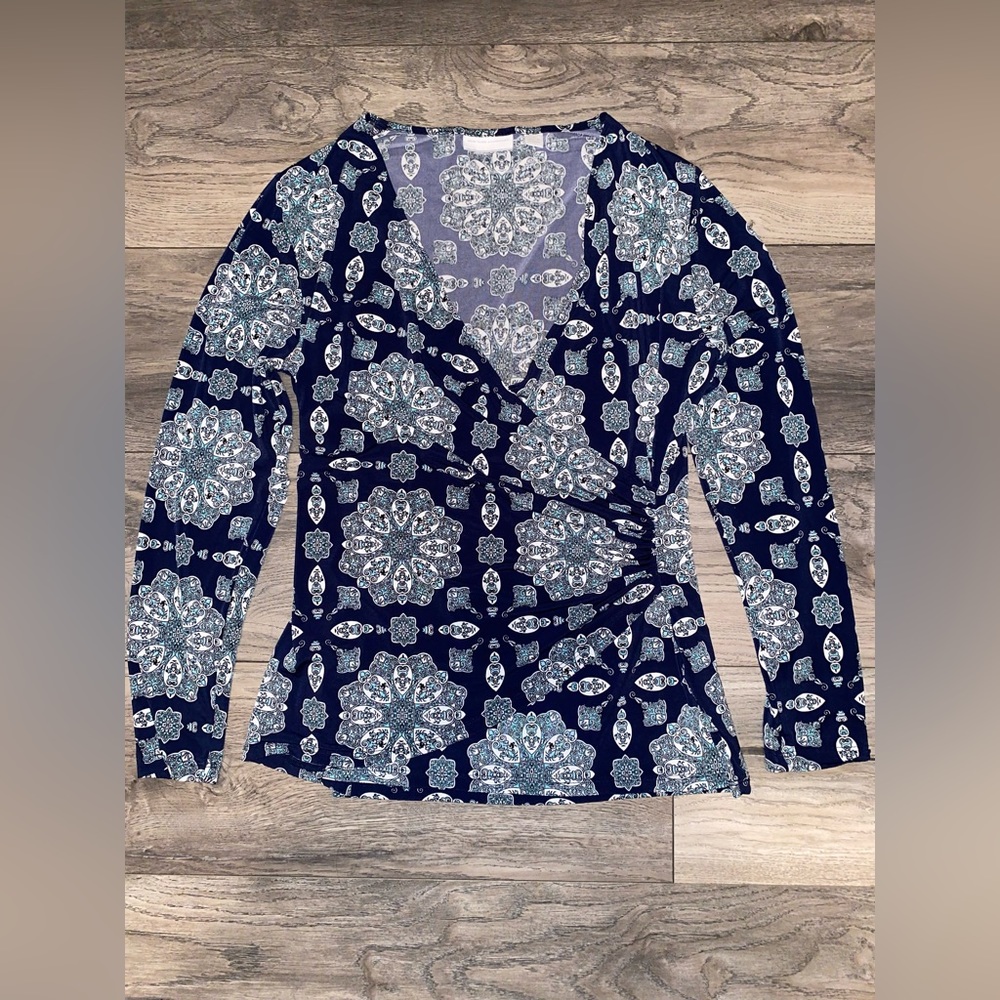 long sleeve New York and company shirt